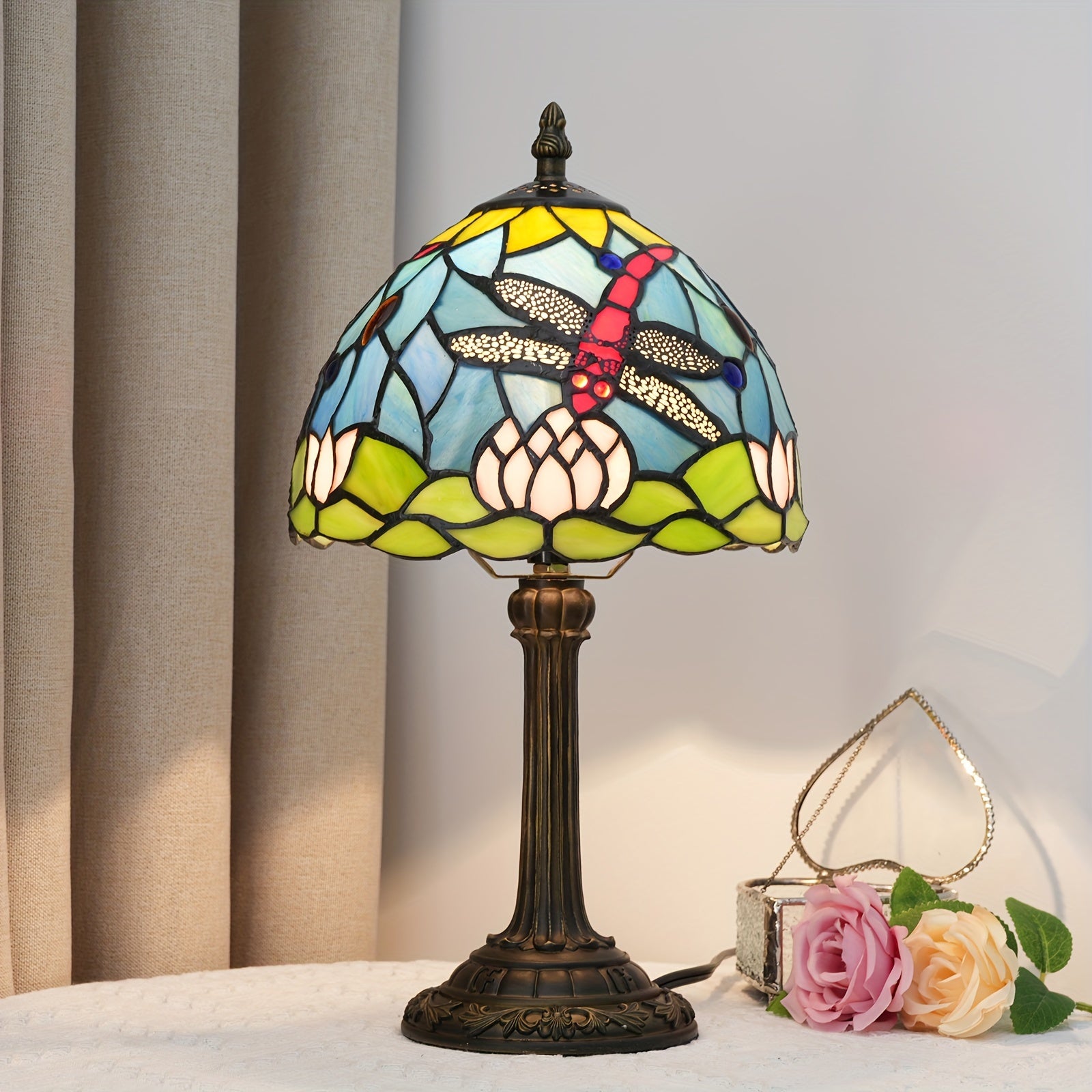 8 inç vitray masa lambası, sıcak ışık, retro Avrupa tarzı; oturma odası, yatak odası ve bar dekoru için ideal.