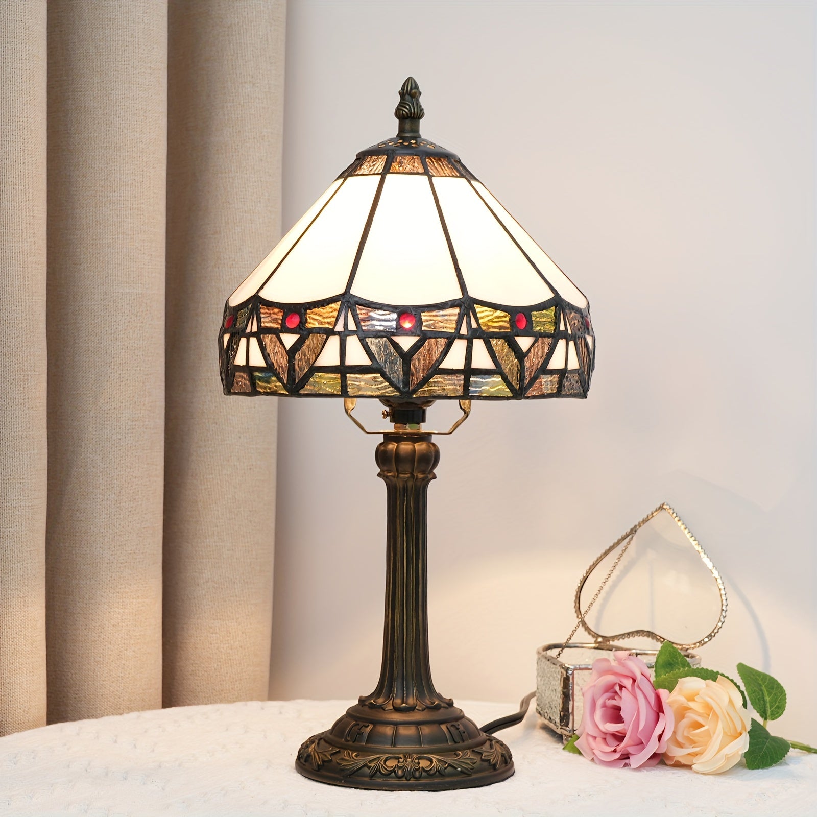 8 inç vitray masa lambası, sıcak ışık, retro Avrupa tarzı; oturma odası, yatak odası ve bar dekoru için ideal.