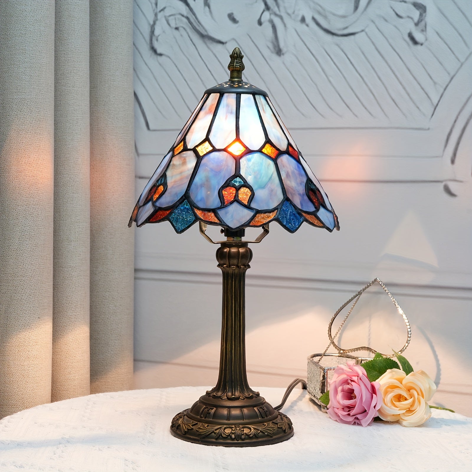 8 inç vitray masa lambası, sıcak ışık, retro Avrupa tarzı; oturma odası, yatak odası ve bar dekoru için ideal.