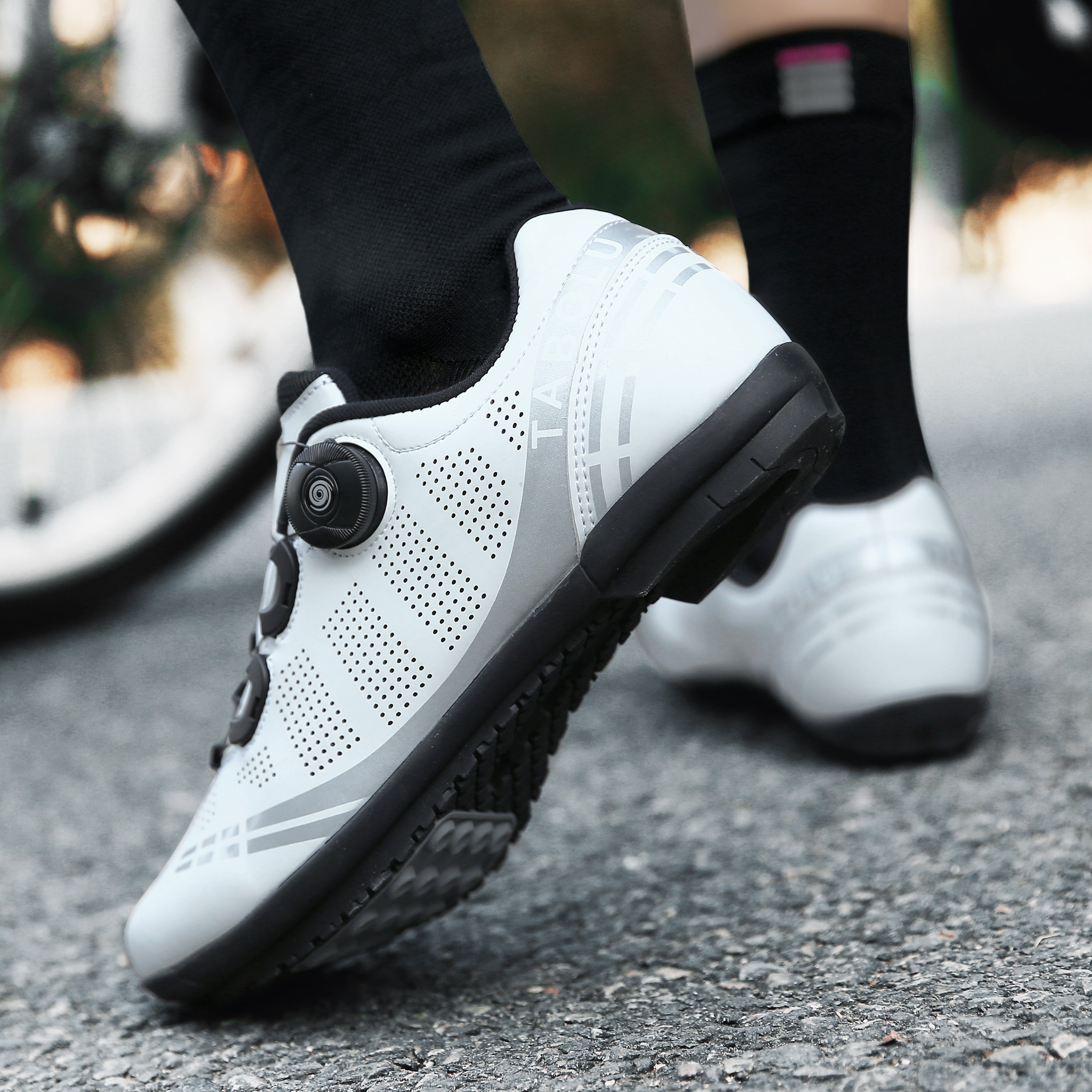 "Ekstra Tutuş – Bisiklet Ayakkabaları" can be rewritten as "Yüksek Tutuş – Bisiklet Ayakkabıları".