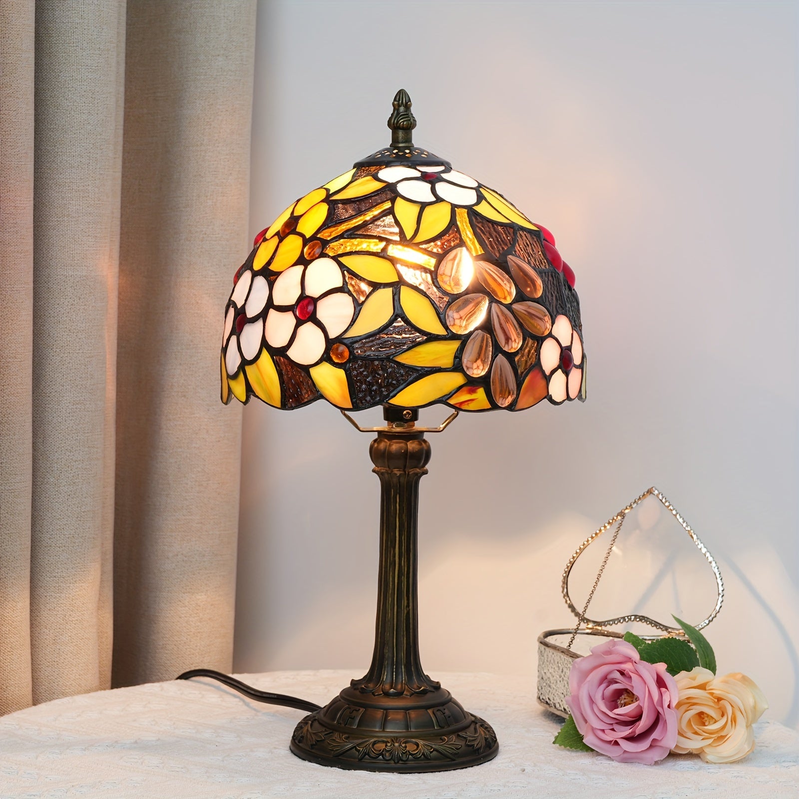 8 inç vitray masa lambası, sıcak ışık, retro Avrupa tarzı; oturma odası, yatak odası ve bar dekoru için ideal.