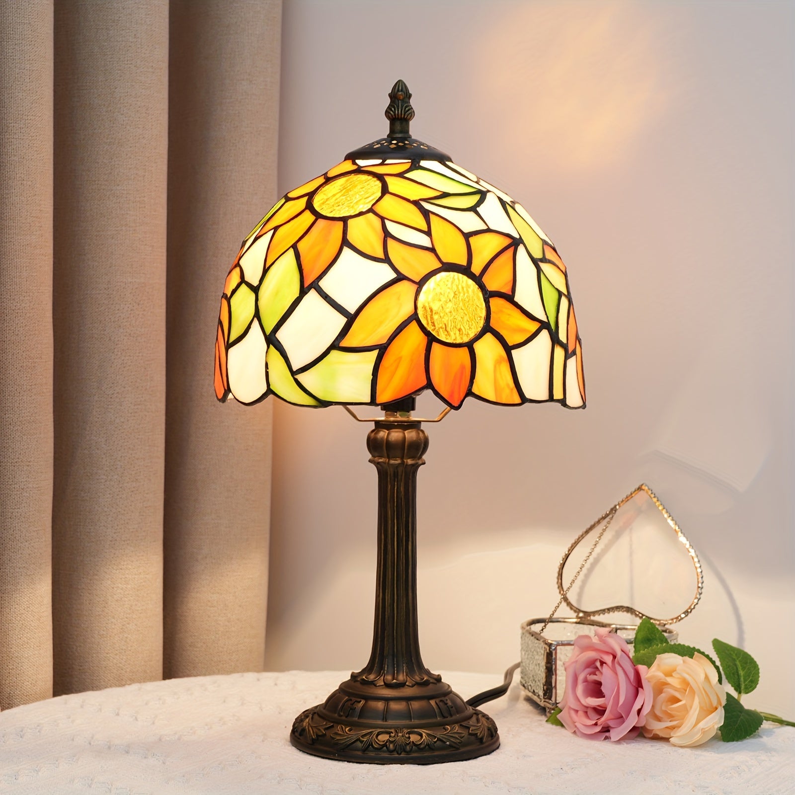 8 inç vitray masa lambası, sıcak ışık, retro Avrupa tarzı; oturma odası, yatak odası ve bar dekoru için ideal.