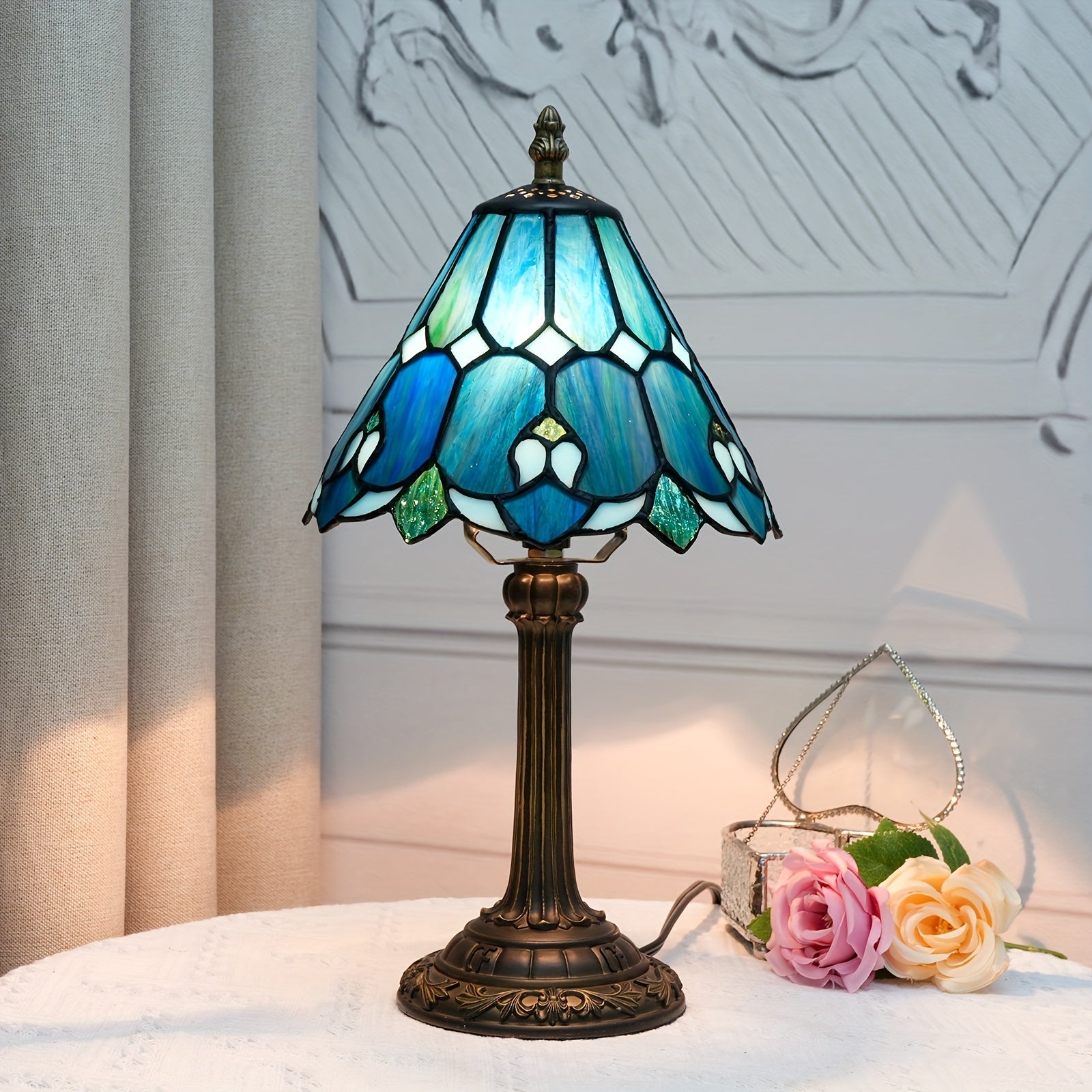 8 inç vitray masa lambası, sıcak ışık, retro Avrupa tarzı; oturma odası, yatak odası ve bar dekoru için ideal.
