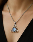 Mistik Ay Triquetra Kolyesi